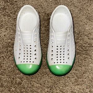 Native Kids Water Shoes - Green and White